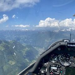 Flugwegposition um 14:15:54: Aufgenommen in der Nähe von Gemeinde Finkenberg, Österreich in 2656 Meter